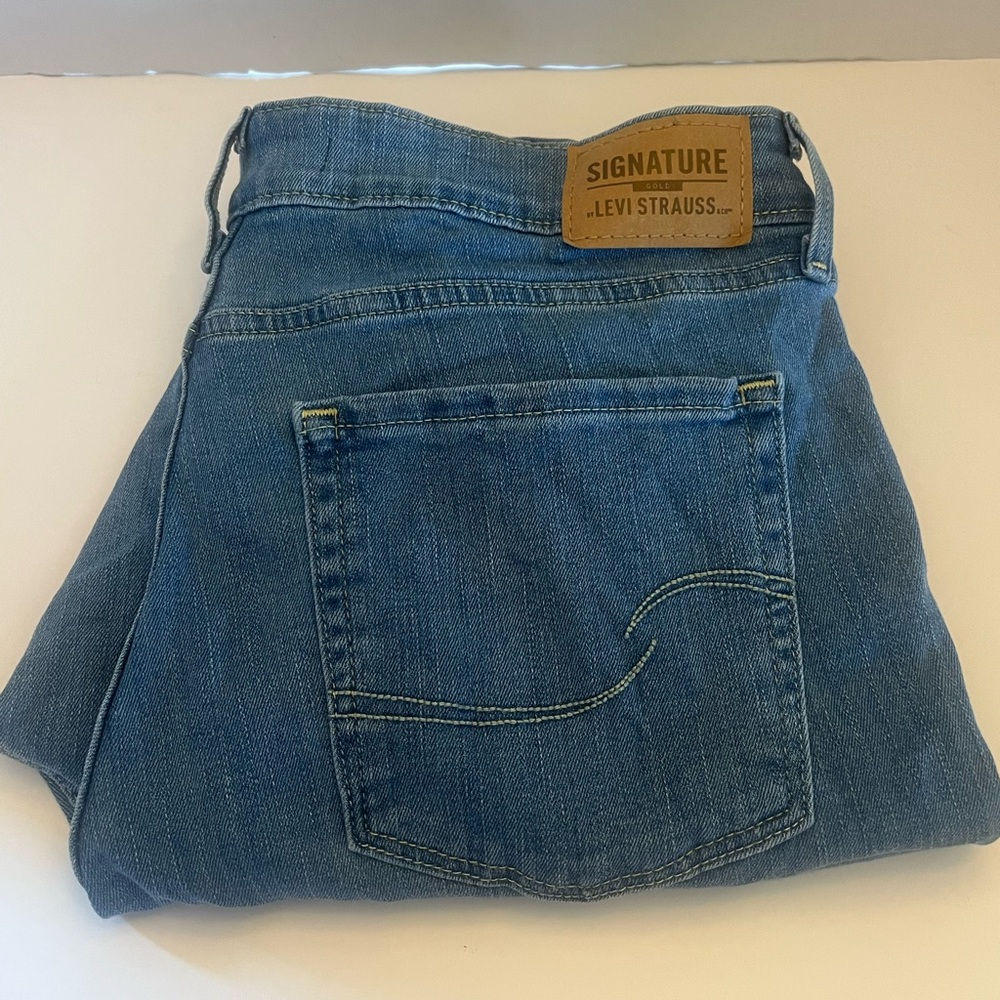 Sz 14 Levi Strauss Signature Women’s Skinny  Denim Distressed Jeans